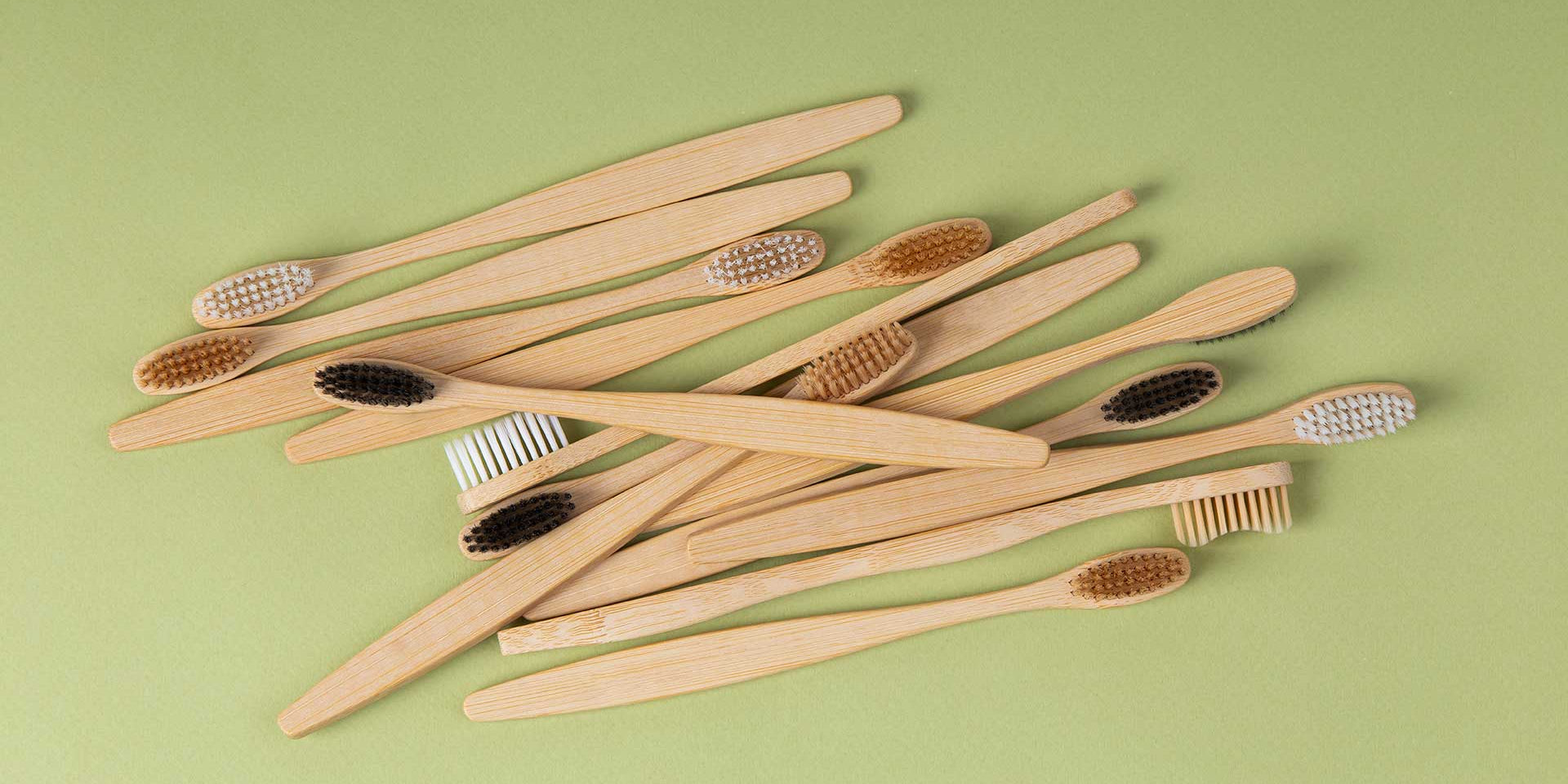 Raspall de dents bambú i higiene bucal zero waste natural sense plàstic
