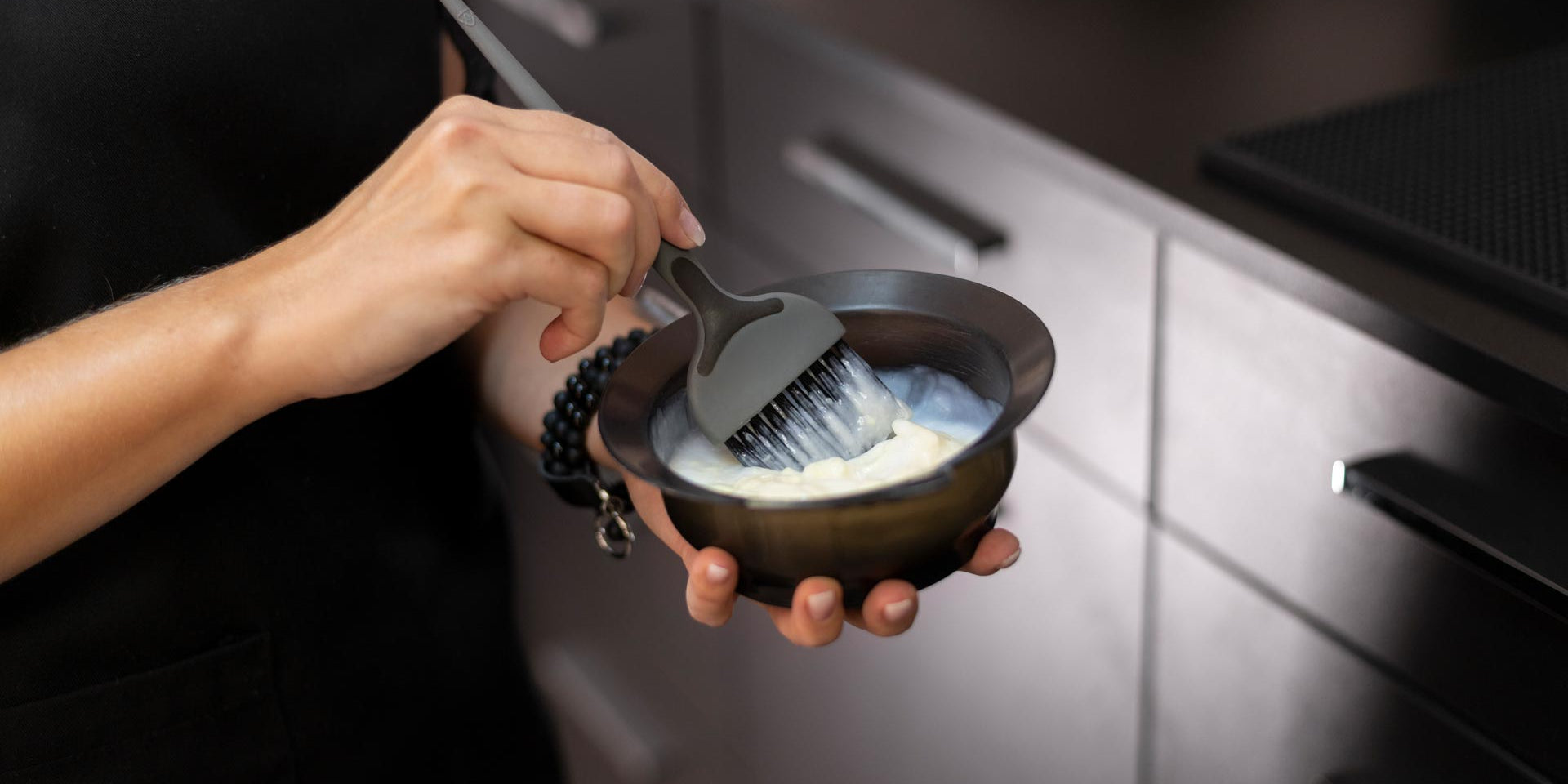 Tintes y productos de moldeado de cosmética natural para estilizar el cabello