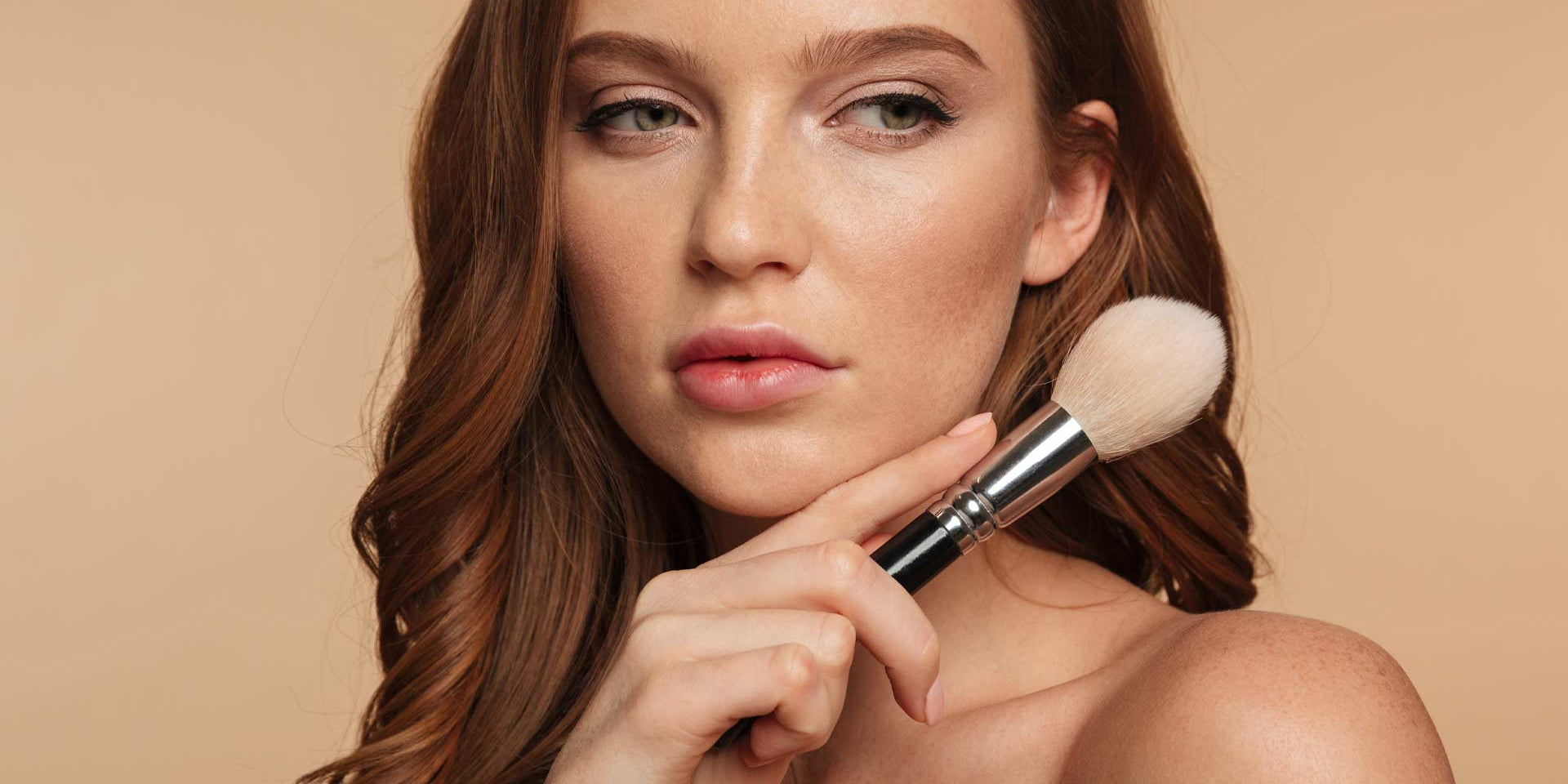 Maquillatge de cosmètica natural vegana amb ingredients ecològics