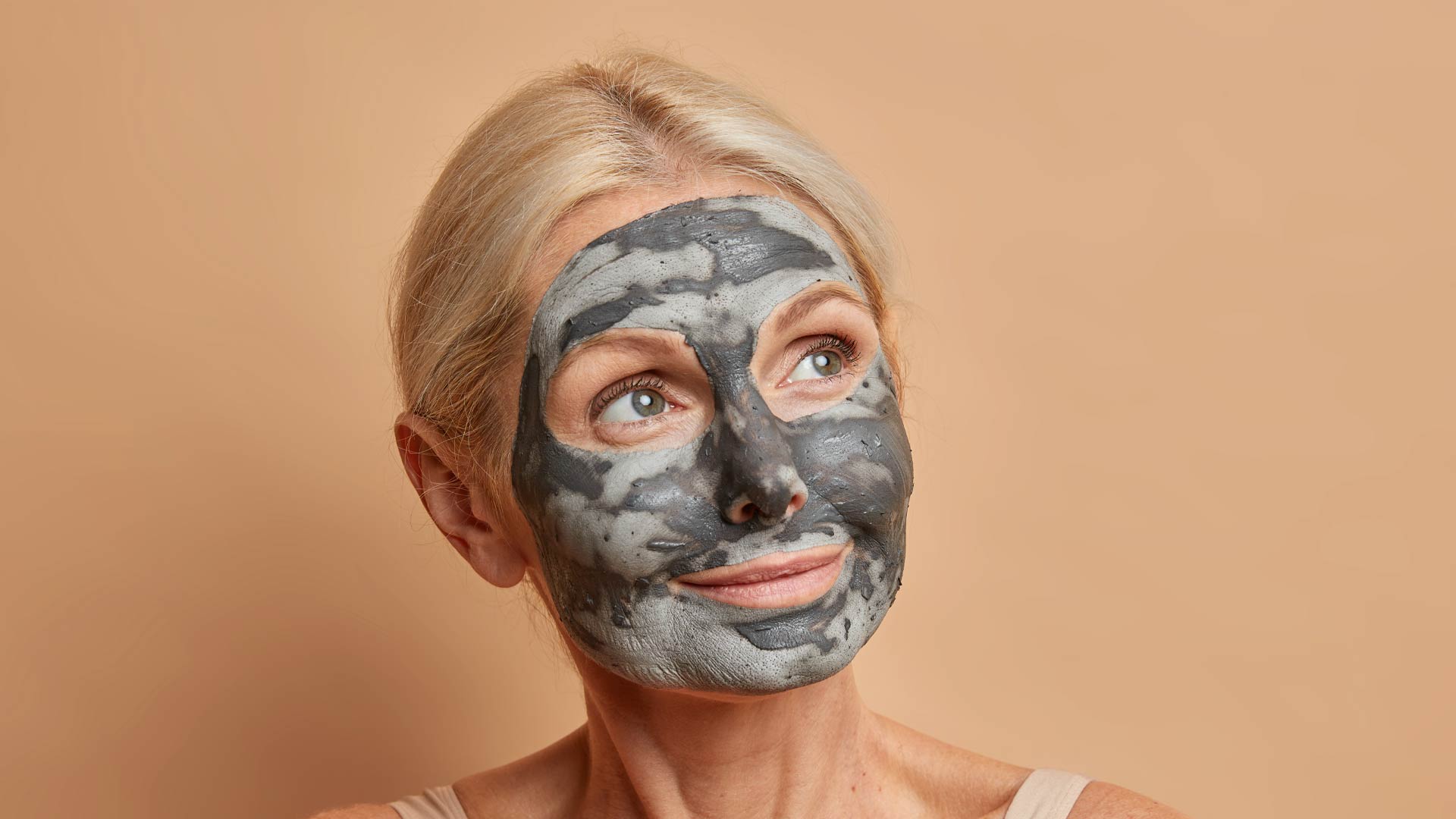 Mascarillas faciales de cosmética natural ecológica para tratamiento intensivo de la piel