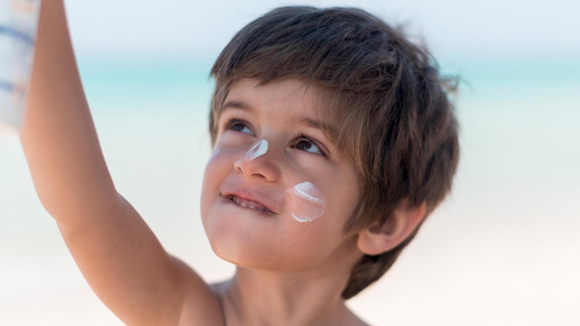 Cura facial infantil de cosmètica natural per pell sensible