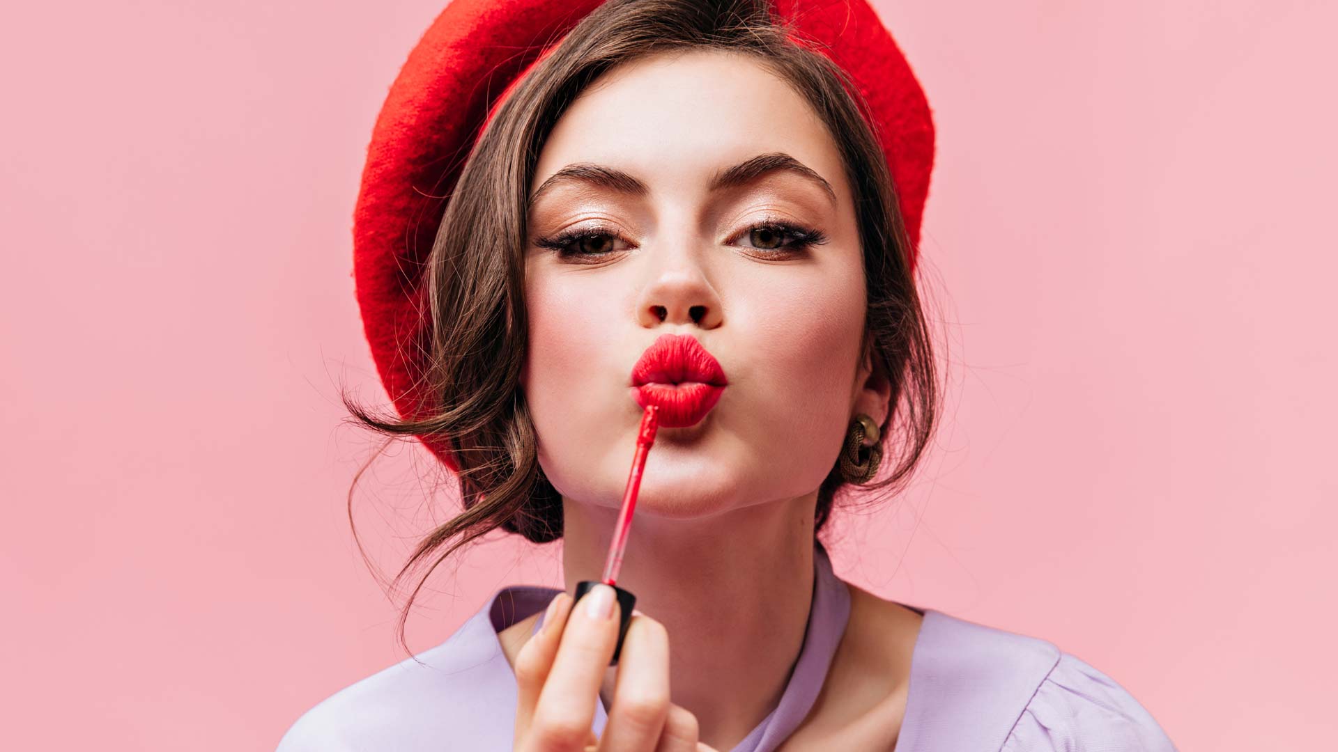 Maquillaje natural para los labios con ingredientes ecológicos nutritivos