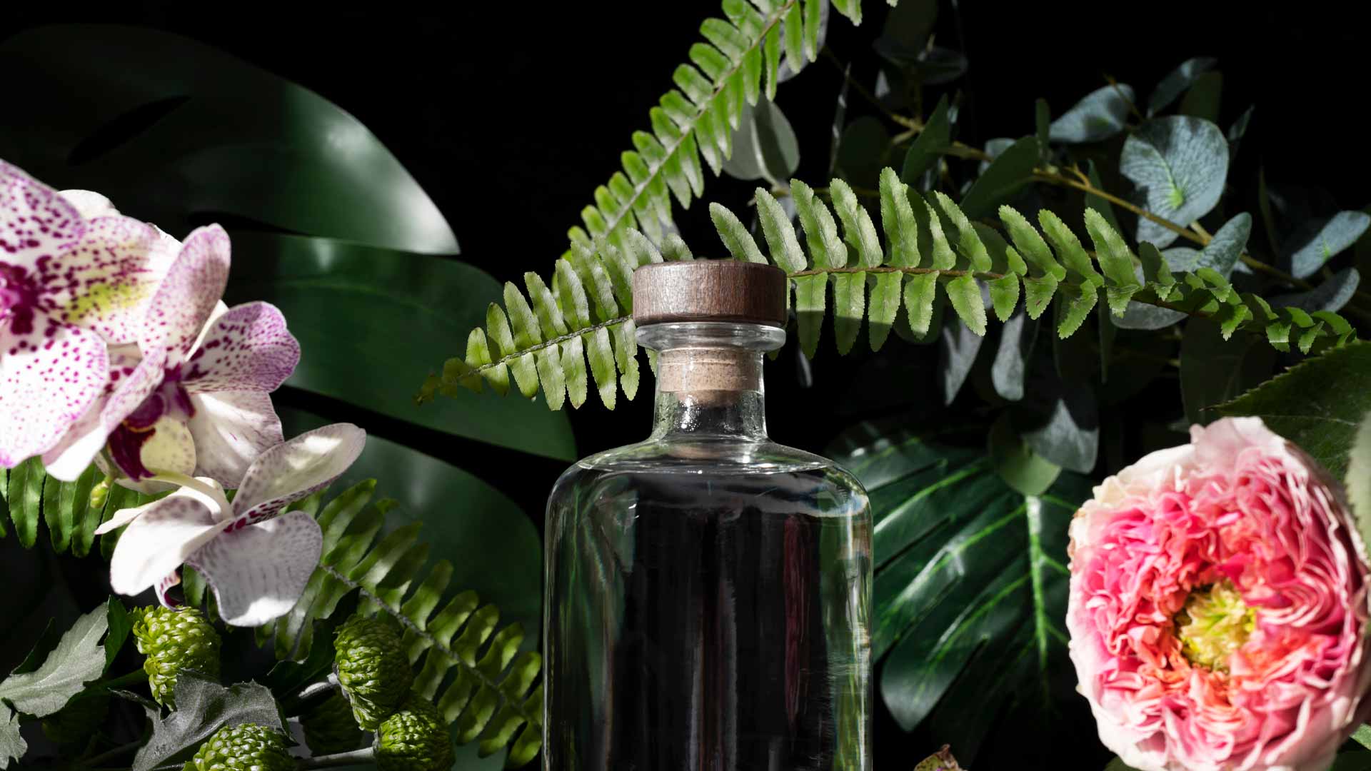 Perfumes naturales de origen vegetal con aromas suaves y elegantes