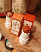 Colorete cremoso compacto stick para mejillas con efecto duradero